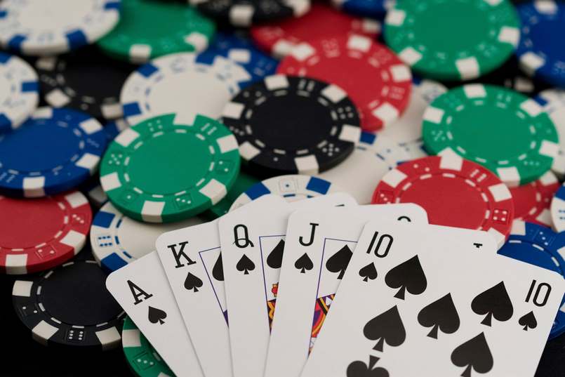 Tìm hiểu về các nước bài trong game cược Poker để tham gia thuận lợi